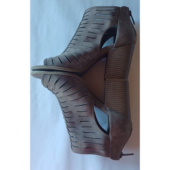 Indigo Rd. Strappy Booties Open Toe Women's 7M Tan Chunky Block Heels Zip Back - Picture 6 of 7